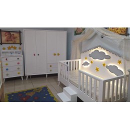 Gökyüzü montessorili bebek çocuk odası